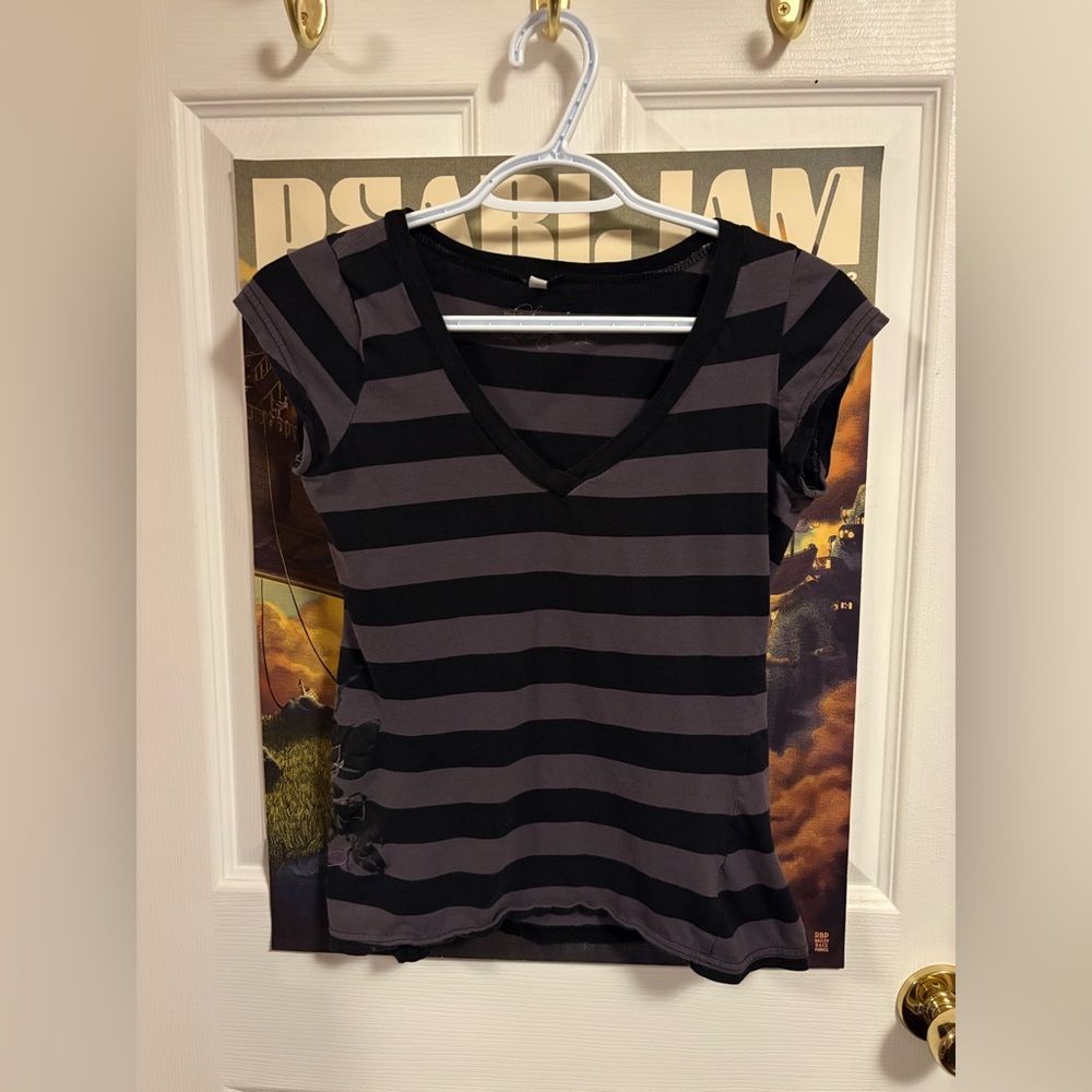 striped graphic grunge tee